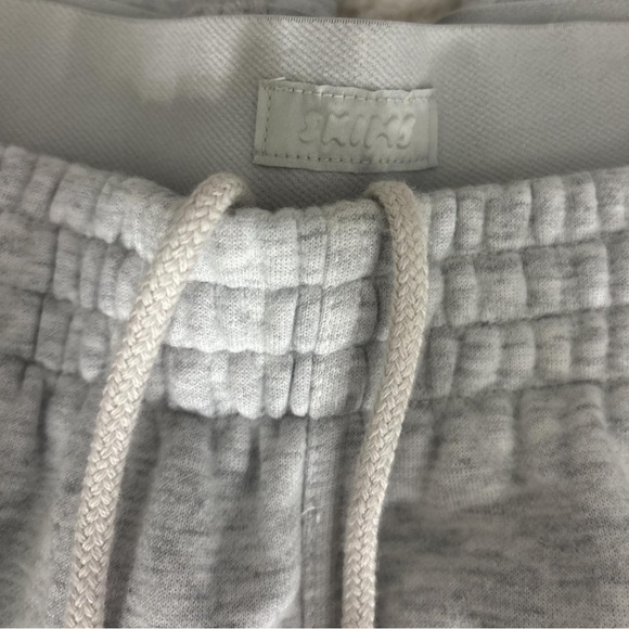 Skims Sweatpants - Picture 2 of 3